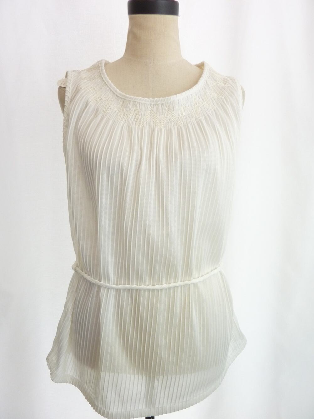 Lind Clare Vintage USA Womens Size 40 Sleeveless Knit Top Tank White Tie Waist
